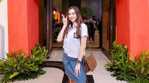 Aura Kasih Berseragam SMA, Netizen Ajak Belajar Kelompok