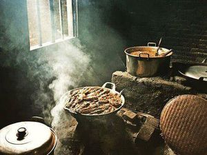 Nostalgia, Yuk! Lihat 10 Potret Suasana Dapur Zaman Dulu