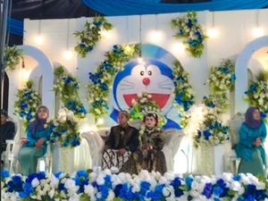 10 Foto Pengantin Viral Bikin Ngakak, Pakai Adat Jawa, Dekornya Doraemon 10 Foto Pengantin Viral Bikin Ngakak, Pakai Adat Jawa, Dekornya Doraemon
