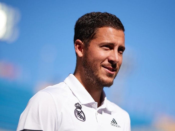 CADIZ, SPAIN - MAY 15: Eden Hazard of Real Madrid looks on during the LaLiga Santander match between Cadiz CF and Real Madrid CF at Estadio Nuevo Mirandilla on May 15, 2022 in Cadiz, Spain. (Photo by Fran Santiago/Getty Images)
