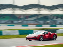 Jajal Ferrari 296 GTB di Sirkuit Sepang: Mudah Ditaklukkan, Tenaganya Arogan!