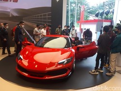 Importir Umum Ikut Jualan Ferrari Hybrid di Indonesia?