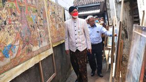 Potret Ganjar Blusukan ke Rumah Seniman Wayang Beber