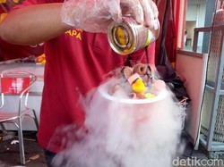 Heboh Ice Smoke, Nitrogen Cair Sejak Abad 19 Sudah Dipakai untuk Bikin Es Krim