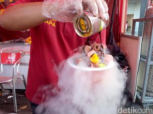 Heboh Ice Smoke, Nitrogen Cair Sejak Abad 19 Sudah Dipakai untuk Bikin Es Krim Heboh Ice Smoke, Nitrogen Cair Sejak Abad 19 Sudah Dipakai untuk Bikin Es Krim
