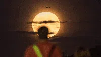 Indahnya Buck Moon, Bulan Purnama Paling Terang Tahun Ini