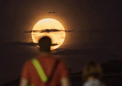Indahnya Buck Moon, Bulan Purnama Paling Terang Tahun Ini