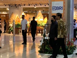 Jokowi Kenang Masa Kecil Naik Eskalator Pertama RI di Sarinah