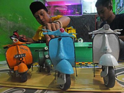 Keren! Miniatur Vespa Made In Banten Ini Berbahan Daur Ulang Logam
