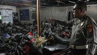 Melihat Kuburan Motor Sitaan di Cikarang