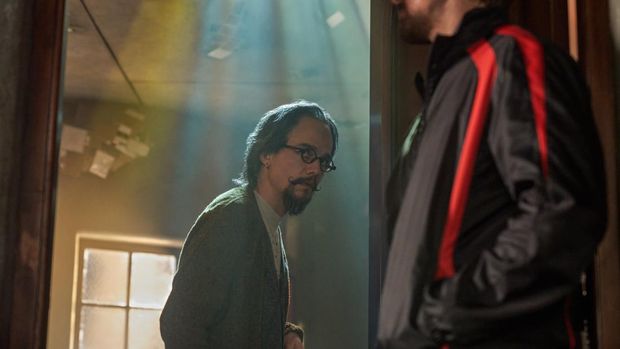 The Gray Man (2022). (L - R) Wagner Moura as Laszlo Sosa, Ryan Gosling as Six. Cr. Paul Abell/Netflix © 2022