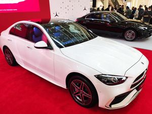 Mau Beli Mobil Mercedes-Benz? Paling Nggak Harus Punya Gaji Segini Setiap Bulan