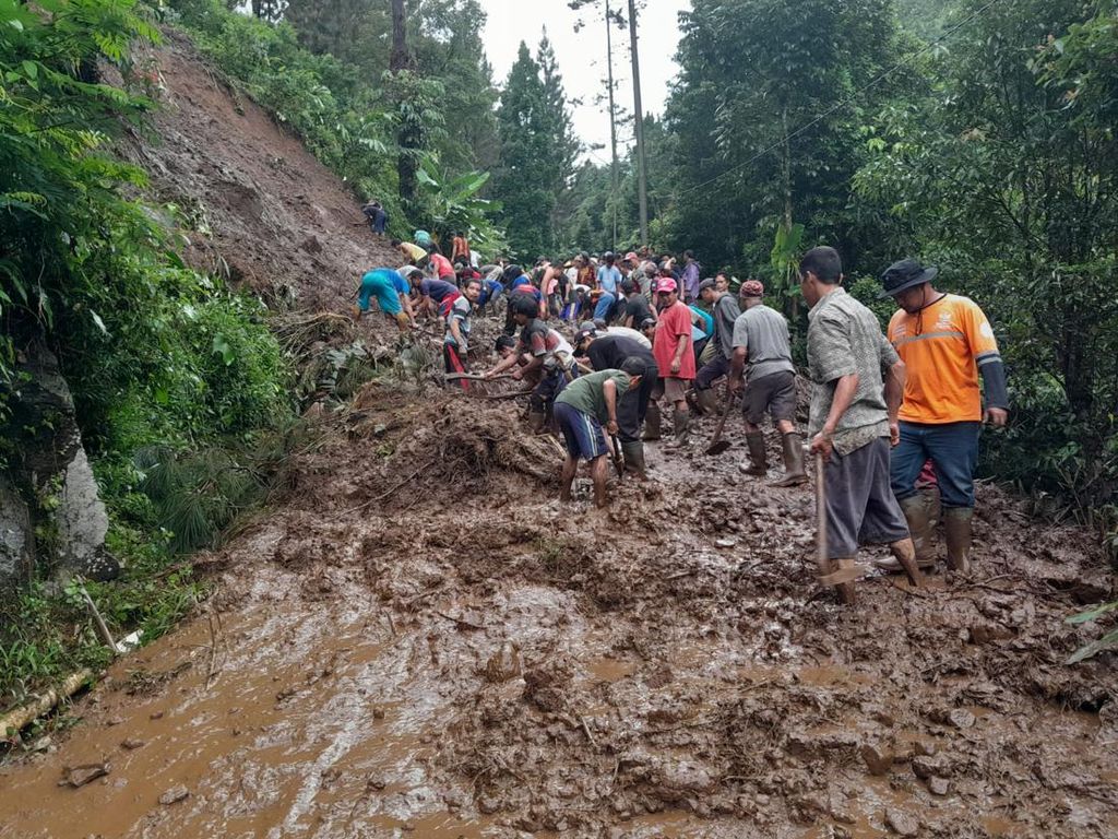 Hujan Deras Picu Longsor, 2 Dusun di Cilongok Banyumas Terisolir