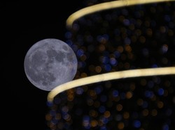 Netizen Bagikan Foto-foto Memukau Supermoon Terakhir di 2022