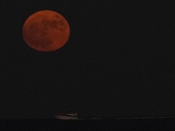 Waspada Dampak Supermoon 1 Agustus 2023