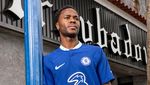 Raheem Sterling Tampil Gaya dengan Seragam Chelsea