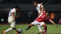 Momen Timnas Indonesia berhadapan dengan Thailand dalam laga penyisihan grup Piala AFF U19 di Stadion Patriot Candrabhaga, Bekasi, Jawa Barat, Rabu (6/7/2022). Seperti diketahui, Vietnam dan Thailand menuai kecaman dari suporter Indonesia, usai keduanya berimain imbang 1-1 di laga terakhir fase grup Piala AFF U-19 2022. ANTARA FOTO/Akbar Nugroho Gumay.