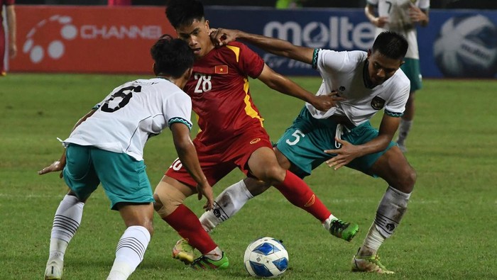 Ramai Disebut Karma, Lihat Momen Thailand-Vietnam Kalah di Piala AFF U-19 Timnas Thailand dan Vietnam gagal ke final Piala AFF U-19 2022 usai dikalahkan Laos dan Malaysia. Kekalahan itu disorot publik Indonesia karena disebut karma.