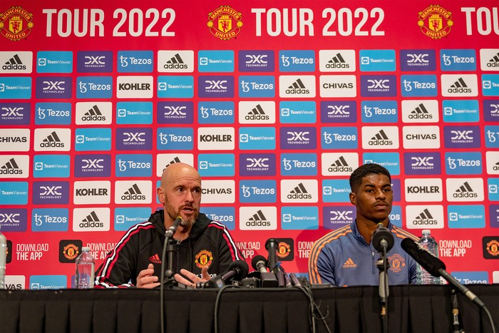 MELBOURNE, AUSTRALIA - JULY 14: Manager Erik ten Hag and 
Marcus Rashford of Manchester United speak during a press conference at AAMI Park on July 14, 2022 in Melbourne, Australia. (Photo by Ash Donelon/Manchester United via Getty Images)
