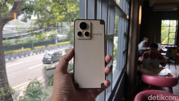 Menggenggam Realme GT 2 Explorer Master Edition