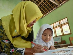 Sederet Nasib Ngenes SDN di Jatim yang Cuma Dapat Segelintir Murid Baru Sederet Nasib Ngenes SDN di Jatim yang Cuma Dapat Segelintir Murid Baru
