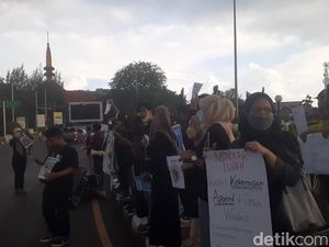 Tolak Pengukuran Lahan Wadas, Massa Demo di Depan Tugu Muda Semarang Tolak Pengukuran Lahan Wadas, Massa Demo di Depan Tugu Muda Semarang