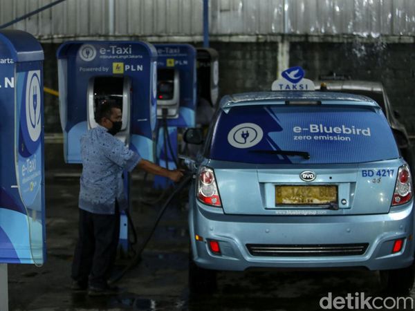 Tekan Polusi, Blue Bird Bakal Tambah Armada Taksi Listrik