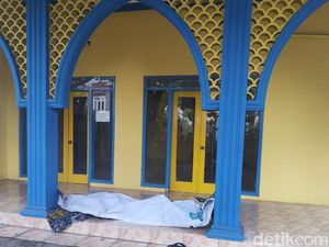 Mayat dengan Luka Tusuk di Dada Ditemukan di Musala Sidoarjo Mayat dengan Luka Tusuk di Dada Ditemukan di Musala Sidoarjo