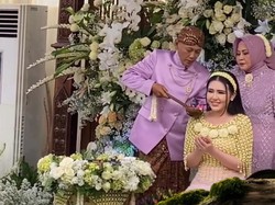 Prosesi Siraman Via Vallen Berlangsung Haru dan Penuh Khidmat