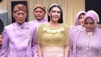 Momen Bahagia Via Vallen Saat Prosesi Siraman