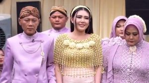 Momen Bahagia Via Vallen Saat Prosesi Siraman