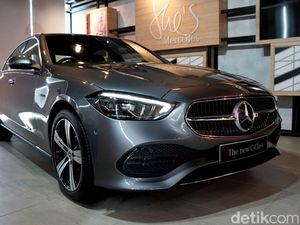 Tutorial Naik Mercedes-Benz C Class, Biar Enggak Bingung Kalau Sudah Punya Tutorial Naik Mercedes-Benz C Class, Biar Enggak Bingung Kalau Sudah Punya