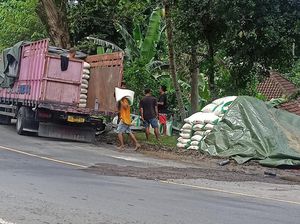 Biang Kerok Truk Muatan Beras 12 Ton Terguling di Karangasem Biang Kerok Truk Muatan Beras 12 Ton Terguling di Karangasem