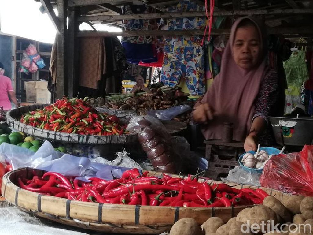 Harga Ayam Broiler-Cabai Rawit di Denpasar Turun Hari Ini Ton!