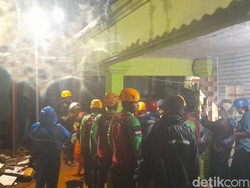 Rumah di Bogor Ambruk Akibat Hujan Deras, Seorang Wanita Tertimbun