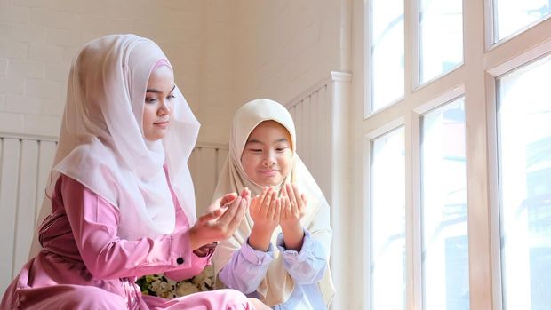 ilustrasi doa setelah sholat dhuha yang bisa diajarkan pada anak