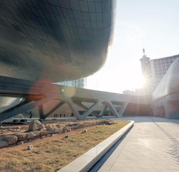Ilustrasi Dongdaemun Design Plaza / Foto : instagram.com/ddp_seoul Ilustrasi Dongdaemun Design Plaza