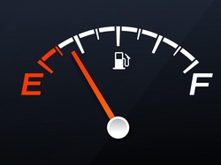 Bukan Empty, Ini Arti Sebenarnya Huruf E pada Panel BBM Mobil dan Motor