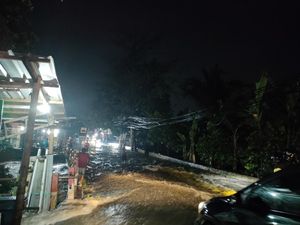 Jalan Pitara Depok Terendam Banjir, Sejumlah Motor Mogok-Lalin Tersendat Jalan Pitara Depok Terendam Banjir, Sejumlah Motor Mogok-Lalin Tersendat