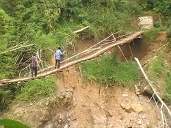 Jembatan Tua Terancam Putus di Sukabumi Segera Diperbaiki