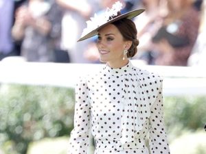 Inspirasi Gaya Kate Middleton Pakai Baju Polka Dot, Klasik Hingga Playful Inspirasi Gaya Kate Middleton Pakai Baju Polka Dot, Klasik Hingga Playful