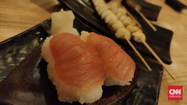 Little Tokyo di kawasan Blok M, Melawai, Jakarta Selatan menawarkan suasana Tokyo, Jepang lengkap dengan sajian khasnya. Kunjungan ke sejumlah tempat makan bakal membawa Anda pada pengalaman bersantap ala warga lokal Jepang.