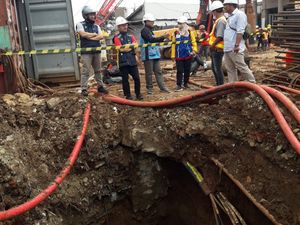 Ini Tempat Bocornya Pipa PAM Depok Gegara Bore Pile Underpass Dewi Sartika Ini Tempat Bocornya Pipa PAM Depok Gegara Bore Pile Underpass Dewi Sartika