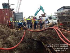 Pipa PAM Depok Rusak Kena Alat Berat, Pipa Baru Ditarget Rampung 24 Juli Pipa PAM Depok Rusak Kena Alat Berat, Pipa Baru Ditarget Rampung 24 Juli