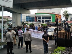 Mahasiswa Geruduk DPRD Makassar Desak Hanggar Ditutup Permanen