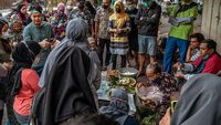 Mbah Satinem, Sosok Legenda di Balik Legitnya Lupis Yogya