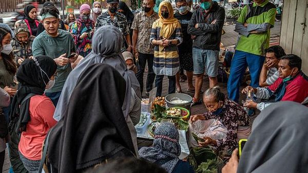 Mbah Satinem, Sosok Legenda di Balik Legitnya Lupis Yogya