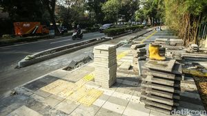 Menengok Progres Revitalisasi Trotoar di Jalan Pattimura Jaksel