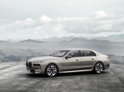 Pernah Dipakai Jokowi, Sedan Listrik BMW Termewah Meluncur di RI