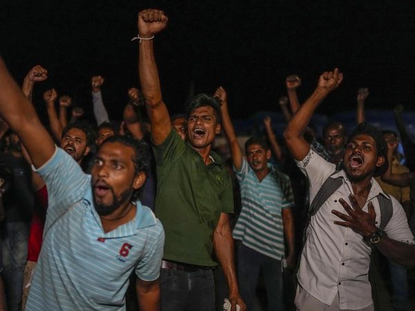 Momen Warga Sri Lanka Bersorak Rayakan Pengunduran Diri Rajapaksa